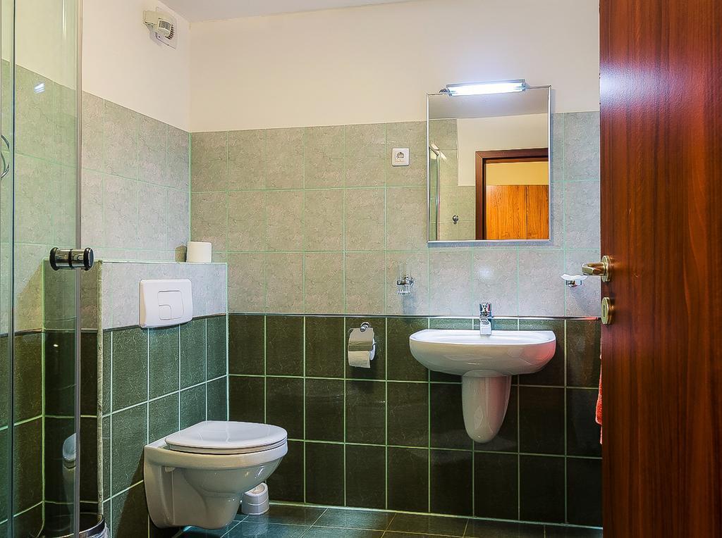 Hotel Panorama Pietrei Craiului Zărneşti Exterior foto